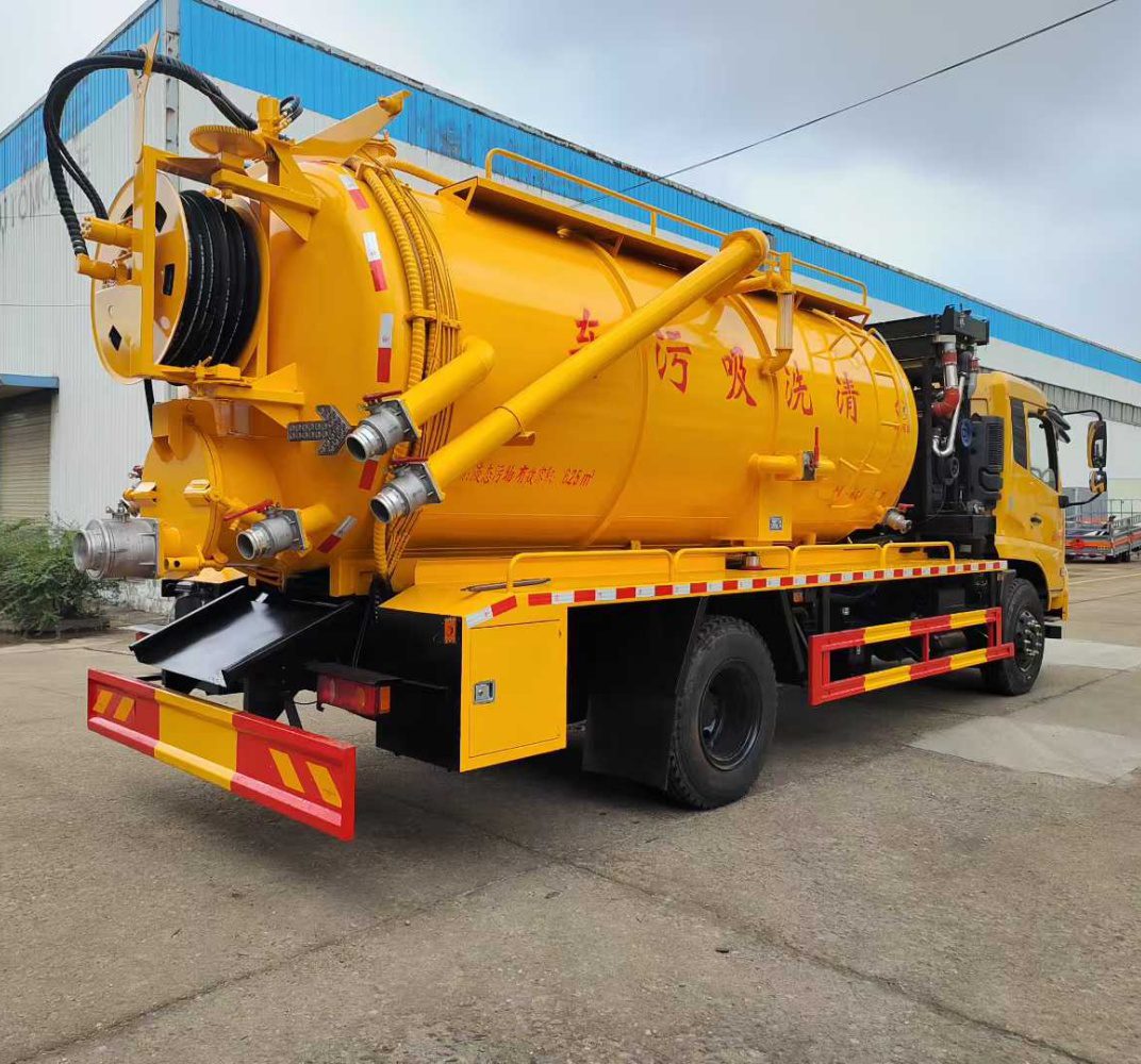 sewage suction trucks8